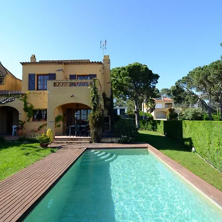 Villa The In Estartit Has 3 Bedrooms *